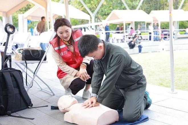 开元棋牌在线“飞行棋”里种下爱国种子！这场嘉年华让尊军崇军融
